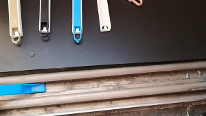 พร้อมส่งในไทย BAAN แปรงทำความสะอาดอเนกประสงค์ 2-in-1 แปรงซอกซอน สำหรับทำความสะอาดรอยแยกและคีย์บอร์ด ถอดออกได้ พร้อมที่ตักขยะ รุ่น 4028