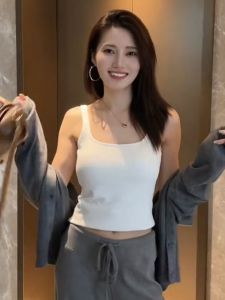 เสื้อกั๊กแขนกุดคอเหลี่ยมสไตล์อเมริกันสำหรับผู้หญิง เสื้อชั้นในสั้น ใส่ด้านนอกในฤดูใบไม้ร่วง เซ็กซี่ ดีไซน์หลังเปิด แขนกุด