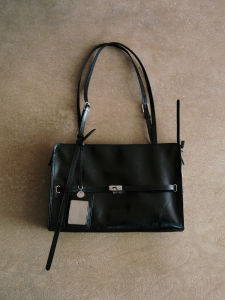 Water-Resistant Black Leather Shoulder Bag Original Nest Series Escape Chi Gang West Casual Luxury Style Zipper Closure Briefcase