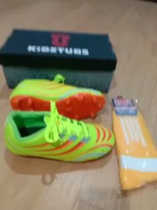 KIDZTUBS Sepatu Bola Anak Paket Komplit Sepatu Bola Tas Skin Deker Kaos Kaki Usia 6-10 Tahun Size 28 29 30 31 32 33 34 35 36 37 KDZ1817122324