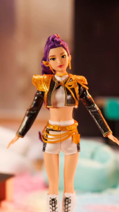 [NEW] Kpop Demon Hunters Huntr/X Rumi Doll Deluxe with Removable Battle Outfit and Sword (JRW19)