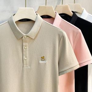 เสื้อโปโลคอปกเย็บปักลายหมีสำหรับผู้ชาย Ekecel ฤดูร้อนปี 2025 ทรงหลวม แขนสั้น ผ้าฝ้ายผสมโพลีเอสเตอร์ ทรงลำลอง