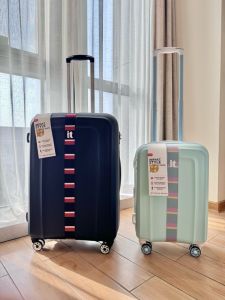 LuggageIt Expandable 20 Inch Carry-On Suitcase Large Capacity Wheel Universal Travel Bag with Zipper Closure for Men And Women