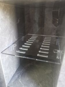 พาร์ทิชันอะคริลิคแบบไม่ต้องเจาะรูระบายน้ำได้ชั้นวางของในห้องน้ำแบบแบ่งชั้นวางพาร์ทิชันชั้นกันน้ำ