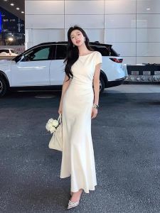 ชุดเดรสยาวคลุมเข่าทรงเอเอวสูงสีขาว ทรงเข้ารูป ทรงเอ เดรสยาวคลุมเข่า ชุดทำงาน ชุดทำงาน ฤดูร้อน 2024