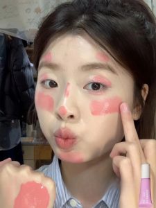 Sweet Girl Blushed into the Skin! Indian Oil Liquid Water Mist Blusher Air-Sensitive Expansion Gray Pink Blush