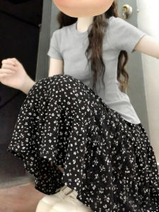 SUHUIQIAN | Slim Grey Short-sleeve T-shirt Floral Half Skirt