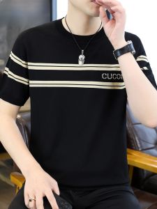 HENGYUANXIANG | เสื้อยืดคอกลมแขนสั้นผ้าไหมน้ำแข็งถักสำหรับผู้ชาย ทรงหลวม ระบายอากาศได้ดี แฟชั่นฤดูร้อน เสื้อยืดคอกลมลายทาง