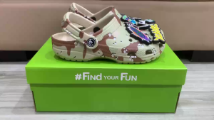 Giày sục crocs chuẩn xịn chống hôi chân nhựa tế bào êm mềm dẻo bền đi mưa lội nước đi biển cho trẻ em hình Xlager tặng kèm bộ charm xịn như hình