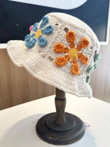 หมวกไหมพรมถักลายดอกไม้สไตล์ย้อนยุคสไตล์ญี่ปุ่นสำหรับผู้หญิง หมวกทรงมน หมวกตกแต่งดอกไม้ หมวกแฟชั่นฤดูใบไม้ผลิ ฤดูใบไม้ร่วง ฤดูหนาว