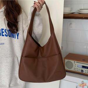 กระเป๋าถือทรงสี่เหลี่ยมสไตล์วินเทจสำหรับผู้หญิง กระเป๋าสะพายไหล่แบบลำลอง ความจุขนาดใหญ่ กระเป๋าใต้วงแขน กระเป๋าถือแฟชั่นสำหรับเดินทาง