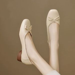 รองเท้าส้นเตี้ยผู้หญิงสไตล์ฝรั่งเศสย้อนยุคแบบหนังแกะนิ่ม พื้นนุ่ม ดีไซน์รูปผีเสื้อ ทรงหัวมน รองเท้าแฟชั่นสำหรับฤดูใบไม้ผลิและฤดูใบไม้ร่วง