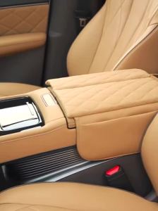 Denza D9 EV/BYD MPV ที่วางแขนกล่องหนังเฉพาะ Central Storage Booster Cushion ตกแต่งภายในการปรับเปลี่ยนตกแต่ง