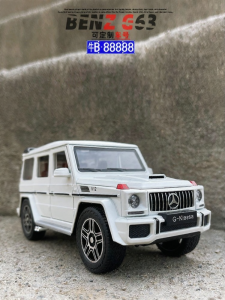 Metal Alloy Collectible SUV Model Car with Sound and Light Effects