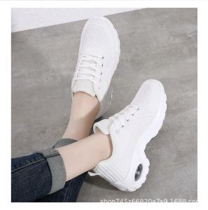 รองเท้ากีฬาส้นสูงปานกลางพื้นนุ่มสำหรับผู้หญิงรองเท้ากีฬาพื้นรองเท้าเต้นรำสี่เหลี่ยมพื้นนุ่มสำหรับฤดูใบไม้ร่วง