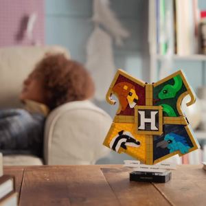 LEGO Harry Potter 76462 Hogwarts House Crest (545 Pieces)