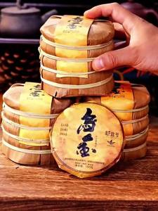 XINYIHAO | Trà Pu-erh Chín Từ Cây Cổ Trên Núi Nâu 10 Năm Trở Lên