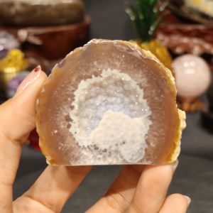 rare full natural 100% mini agate sugar shine crystal 天然原矿黄皮黄玛瑙钱袋子💯 全透光原石✅ 闪亮✨满天星爆花晶体 带有黑碧玺共生👍 高height: 5cm 宽width: 6cm x 2cm 重weight: 80g