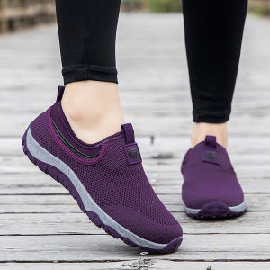 ผู้สูงอายุ ผู้หญิง สบาย นุ่ม รองเท้าสลิปออนด้านล่างพอดีกว้าง หลวม เท้ากระดูกใหญ่ ทันสมัย Hollow Out ตาข่าย ส้นแบน