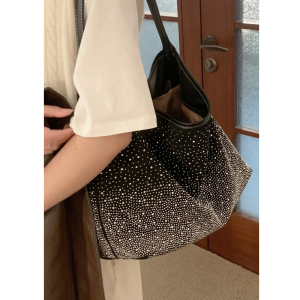 กระเป๋าสะพายไหล่ผู้หญิงความจุขนาดใหญ่ดีไซน์หรูหรา กระเป๋าทรง Tote ประดับเพชรใหม่ 2023 แฟชั่นสำหรับเดินทาง กระเป๋าหนัง PU ซิป