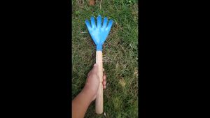 Cakar Garuk Mini Garuk Tanaman Alat Berkebun - Bahan Besi Plat dengan Pegangan Kayu Akasia