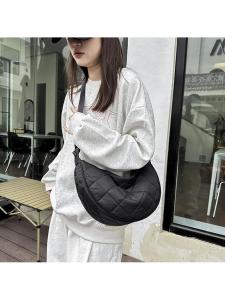 กระเป๋าสะพายข้างผ้าไนลอนความจุขนาดใหญ่สำหรับผู้หญิง กระเป๋าสะพายข้างแบบสะพายข้าง กระเป๋าทรงหม้อหมู กระเป๋าสะพายข้างแฟชั่นฤดูใบไม้ร่วง/ฤดูหนาว 2025