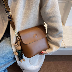 Fashionable Retro Bucket Bag for Women Spring 2024 Single Shoulder Crossbody with Zipper Closure and Interior Pockets