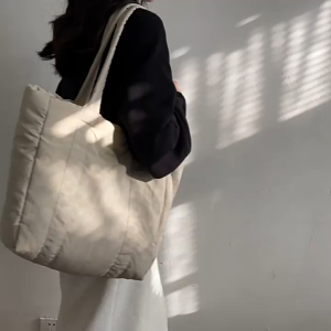 SEA YADOU  กระเป๋าผ้าไนลอนใหม่กระเป๋าสะพายนักเรียนกระเป๋าพร็อพความจุขนาดใหญ่