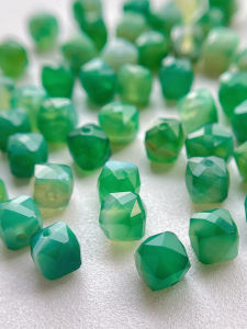 ลูกปัดคริสตัลธรรมชาติ เครื่องประดับ DIY ลูกปัดหยกเขียว ลูกปัดทรงหกเหลี่ยม ลูกปัดห่วงแบ่ง ลูกปัดคริสตัล สร้อยข้อมือ