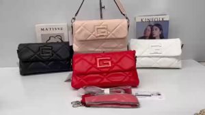 Túi kẹp nách nữ Gu ess da mềm siêu sang (hàng auth tuồn) Size : 26cm*4cm*15cm