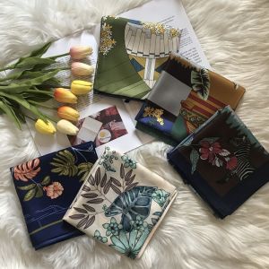 Ninne Retro Floral Print Square Scarf Versatile Decorative Headscarf for All Seasons Fashionable Accessory 70cm Silk Square Wrap