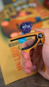 RIXTON 2021 Newest Guitar Capo with Pick Slot Metal Wood Grain Guitar Capo Quick Change Clamp Key Acoustic Classic Guitar Capo for Tone Adjusting with free 1pc Guitar Picks