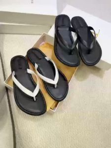 Light luxury flip-flops can be worn outside can be home slippers Fashion everything soft slippers daily commuter womens shoes