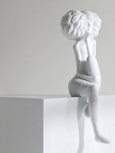 Modern Minimalist Black and White Girl Character Sculpture Art Decoration Model Room Living Room Entrance Coffee Table Home Decoration