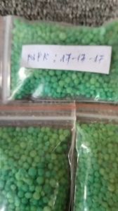 NPK 17-17-17 loại 4 túi nhỏ Chuyên dùng cho các vùng đất phèn đất bạc màu đất thiếu dinh dưỡng giúp hạ phèn rất hiệu quả phòng ngừa hiện tượng cây bị vàng lá.