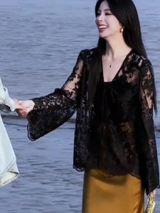 chaqi | 2025 New French Vintage Lace Splicing Long Sleeve Womens Shirt Slimming Top Trendy Commute Style Pure Color Single Piece