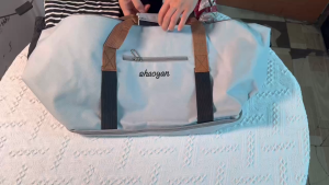 SPS BAGS#2833 Fashionable travel bag multi-functional duffle bag designed for travel sports and gym use Includes a separate independent compartment at the bottom to keep footwear separate from clean clothes.