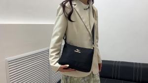 Retro Small Nylon Shoulder Bag Durable Crossbody Bag for Women Commuter Bag Soft Handle Leisure Style Zipper Closure Box Shape