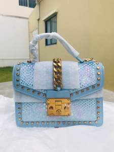 ลดพิเศษ กระเป๋าสตีรทแบรนด์  งานขึ้นห้าง ถ่ายจากสินค้าจริง งานดี งานสวย มีน้ำหนัก มีสายสะพายข้าง พร้อมส่ง