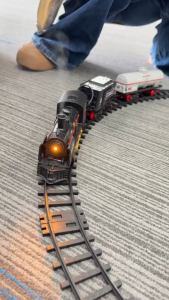 Kereta Api Mainan Elektrik Rail King Panjang Kereta Api 5 Gerbong 18 Rel Mainan Anak Laki Laki