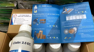 Thuốc diệt mối mọt gỗ CISLIN 2.5 EC chuyên dùng để xử lí gỗ sản phẩm BAYER xuất xứ Thái Lan (chai 1 lít).