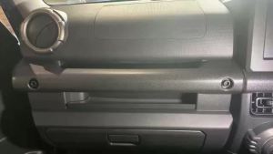 Tấm Lót Hộp Đựng Đồ Bên Ghế Phụ Bằng Silicon LUCKEASY Dành Cho Suzuki Jimny 2024-2025 Tay Lái Bên Phải Khay Đựng Đồ Nội Thất Thảm Bảo Vệ Phụ Kiện