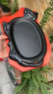 Chảo Gang chống dính có đế gỗ đầu bò/ chảo làm bít tết - Chảo gang hình con bò