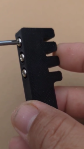 เซาะร่องแกนกลางเลี่ยมกรอบพระเหรียญล็อกเก็ต