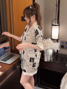 ชุดนอนผู้หญิงไซส์ใหญ่ ชุดนอนแขนสั้นขาสั้น สไตล์การ์ตูน ผ้าไหมพรมแข็ง สำหรับใช้ในบ้านหรือนอกบ้าน