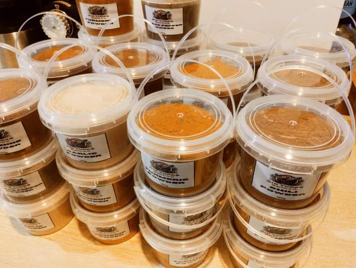 Spices cayenne powder, chili flakes, celery powder, cinnamon bark