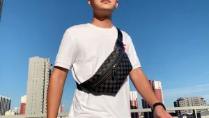 Krapaotown กระเป๋าคาดอก กระเป๋าคาดเอว สำหรับผู้ชาย รุ่น4909 กันน้ำ กันเปียก น้ำหนักเบา ช่องเก็บเยอะ หนังPU คุณภาพดี