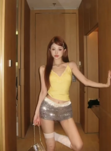 STR พร้อมส่ง🍋🎀เสื้อสายเดียวลูกไม้ซาติน เสื้อกล้ามคอวีหลึก สีพื้น Classy Top ทรงสวยงานดี ชุดไปเที่ยว แฟชั่นเซ็กซี่ผู้หญิง