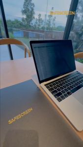 Macbook Pro 13.3 ฟิล์มกันมองกันเสือก แบบแม่เหล็ก รุ่น Magnetic Privacy Screen Easy Snap