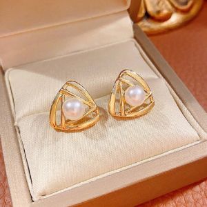 Efenji New Vintage Hollow Out Triangle Metal Style Stud Earring For Women Baroque White Pearl Earrings Girl Party Accessory
